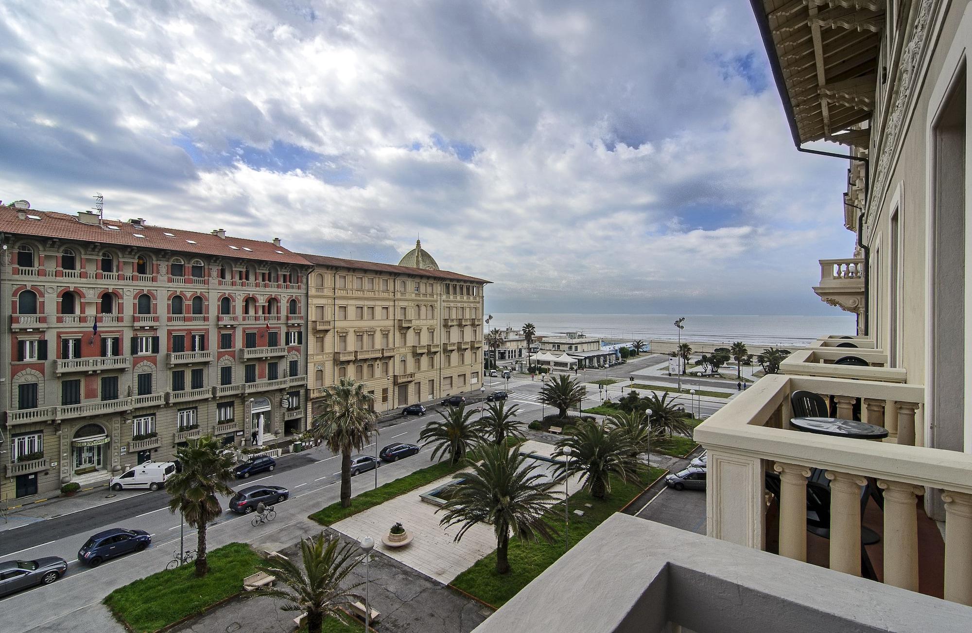 Lukas 3* Viareggio